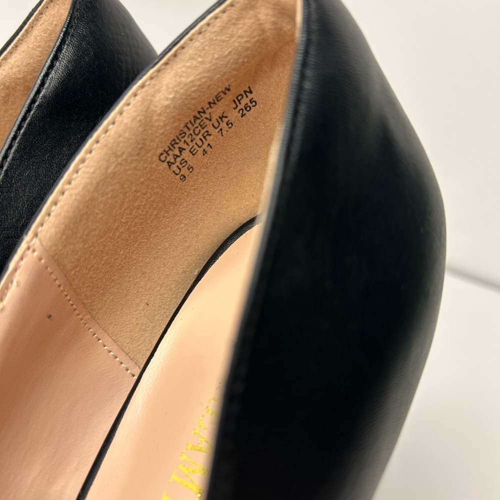 Elegant Black Women's Pumps - Picture 4 of 9